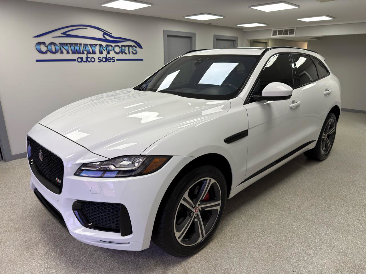 Used 2017 Jaguar F-PACE S AWD/4WD image 2