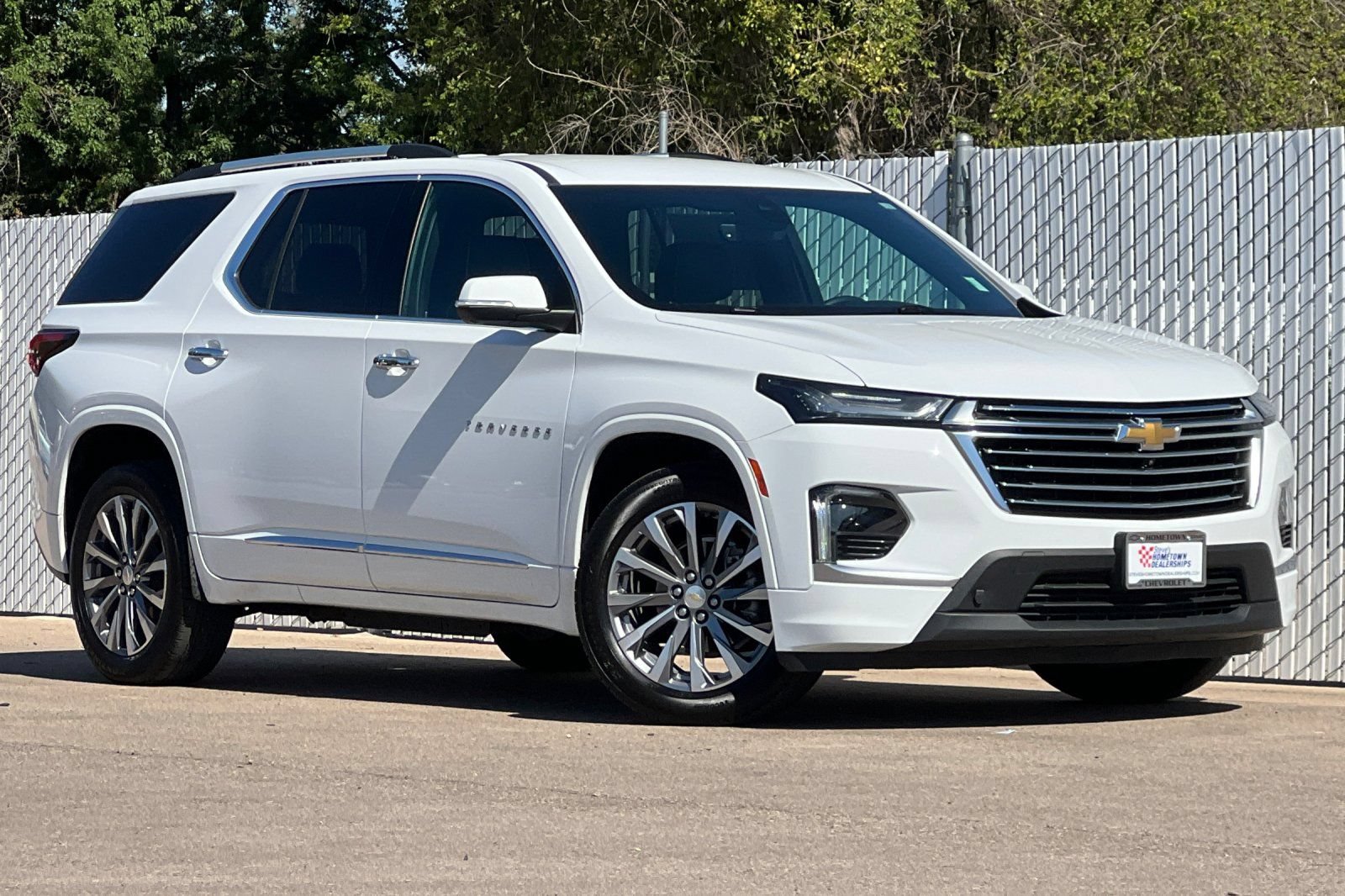 Used 2023 Chevrolet Traverse Premier AWD/4WD image 2