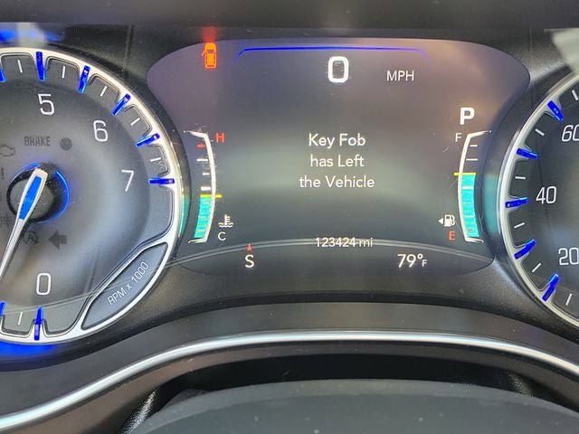 Used 2018 Chrysler Pacifica Touring-L Plus FWD image 9
