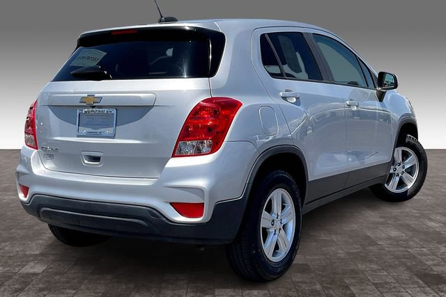 Used 2017 Chevrolet Trax LS w/ Fleet Convenience Package AWD/4WD image 2