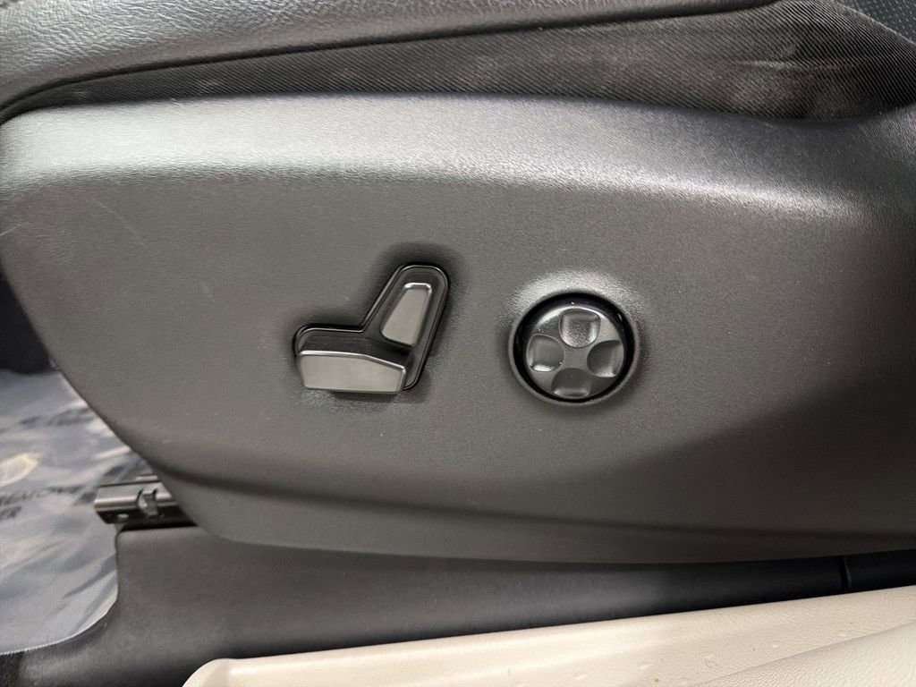 Used 2022 Chrysler Pacifica Touring-L image 25