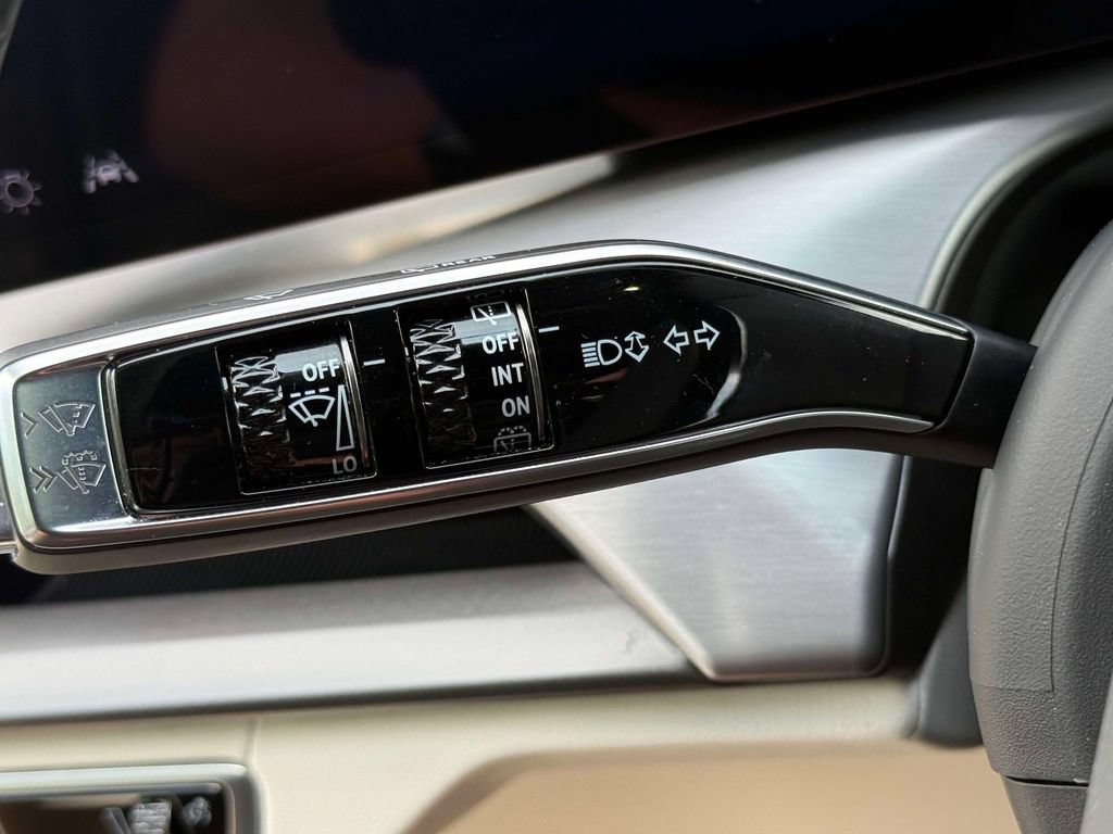 Used 2026 Cadillac Vistiq Luxury AWD/4WD image 27