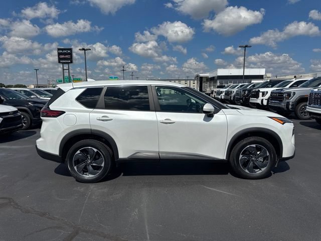 Used 2024 Nissan Rogue SV AWD/4WD image 2
