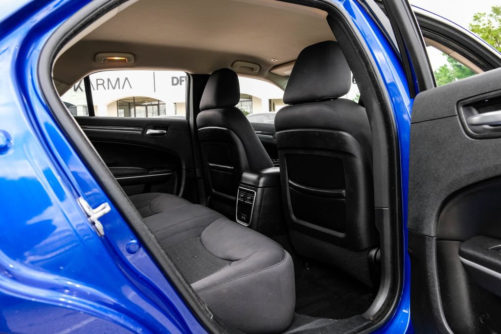 Used 2019 Chrysler 300 Touring w/ Chrome Appearance Package RWD image 39