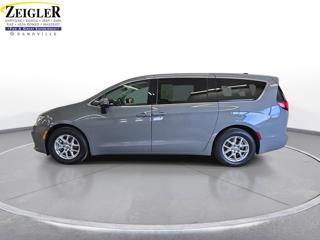 Certified 2023 Chrysler Pacifica Touring-L FWD image 8