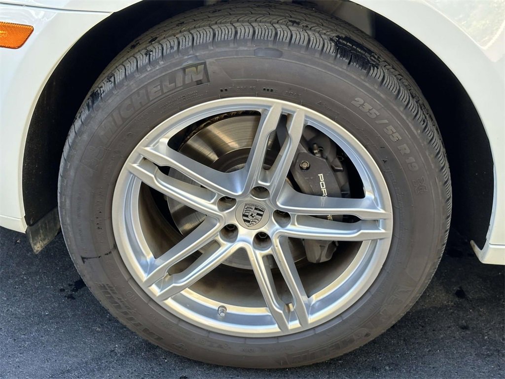 Certified 2025 Porsche Macan image 12