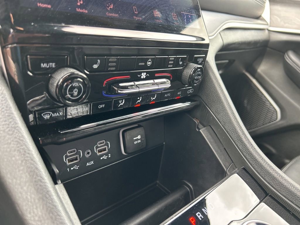 Used 2025 Jeep Grand Cherokee L Limited w/ Black Appearance Package AWD/4WD image 37