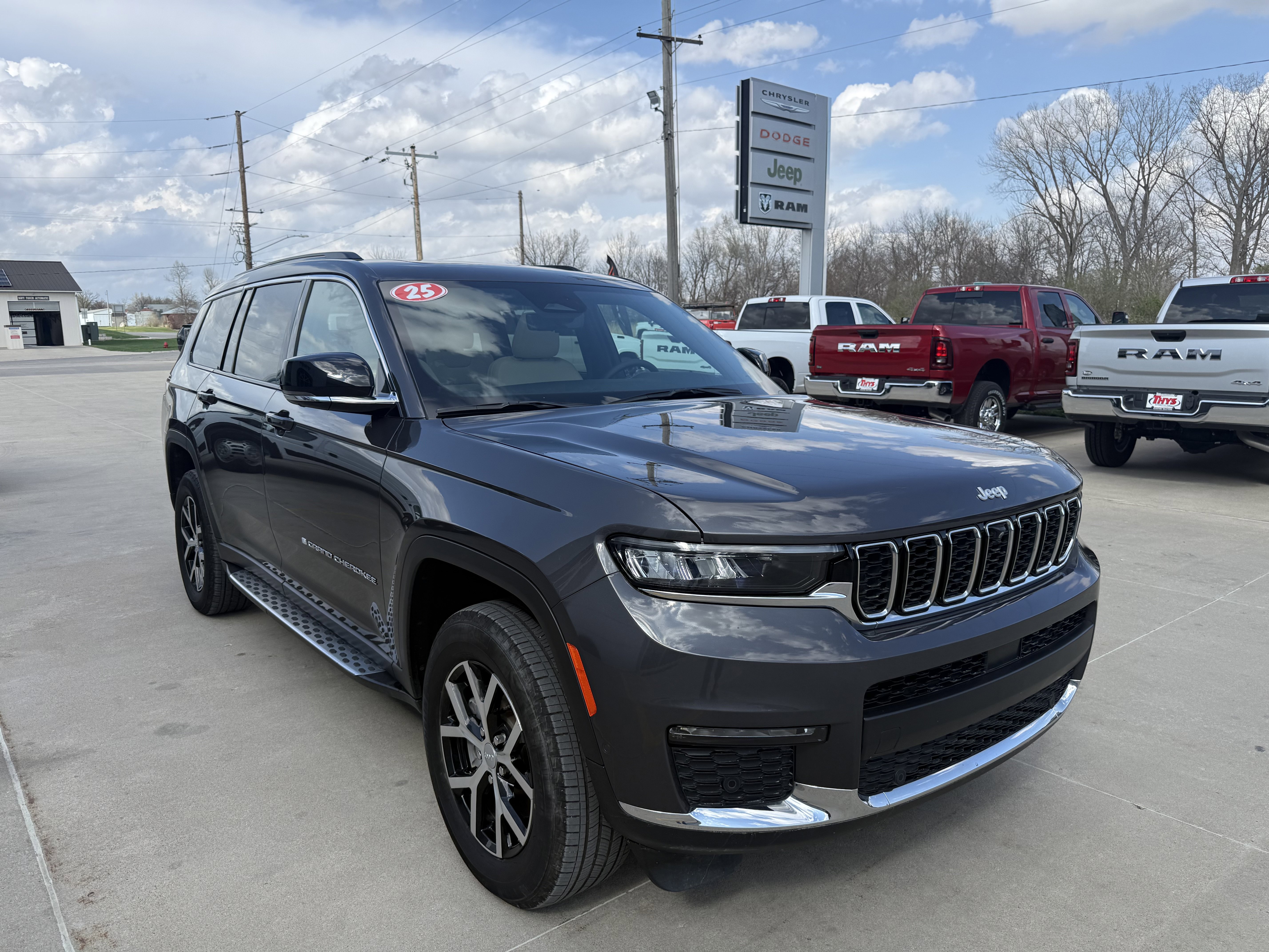 Used 2024 Jeep Grand Cherokee L Limited w/ Luxury Tech Group II AWD/4WD image 40