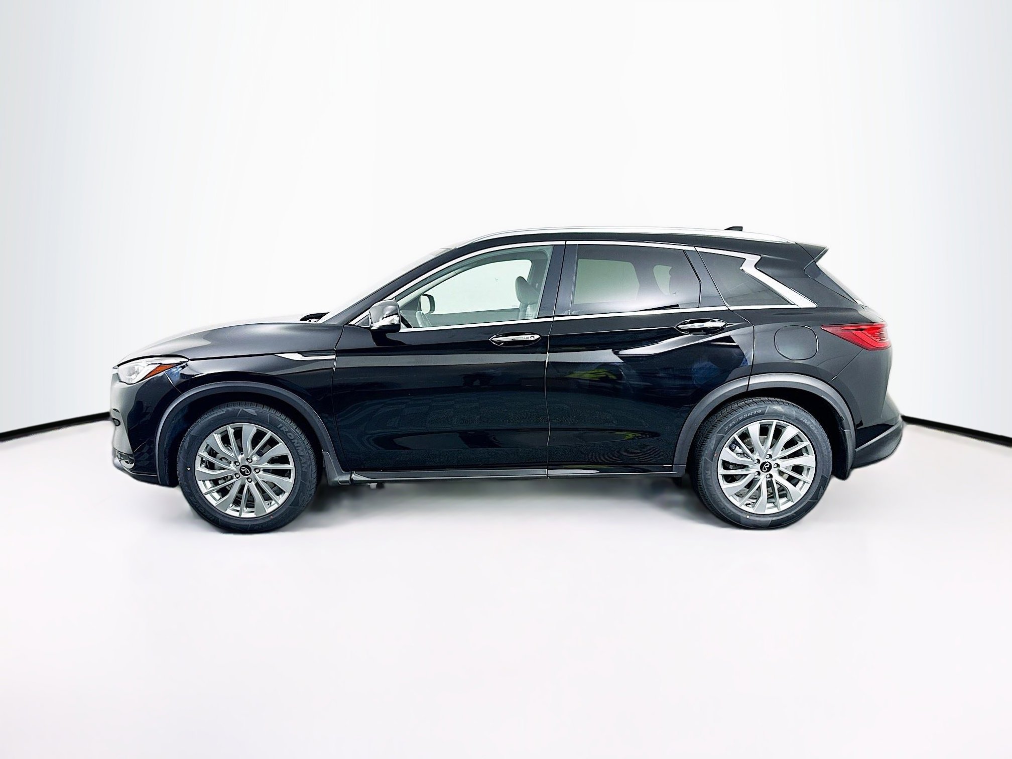 Used 2023 INFINITI QX50 Luxe FWD image 4