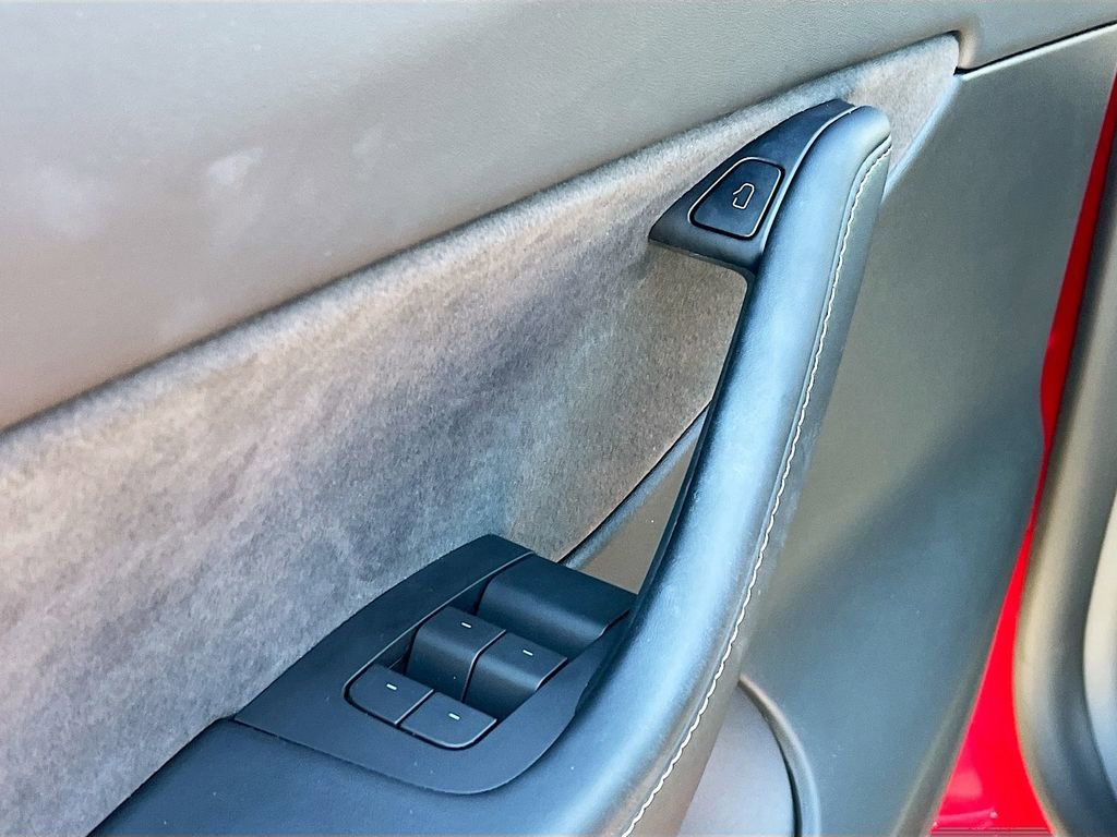 Used 2022 Tesla Model Y Performance image 17