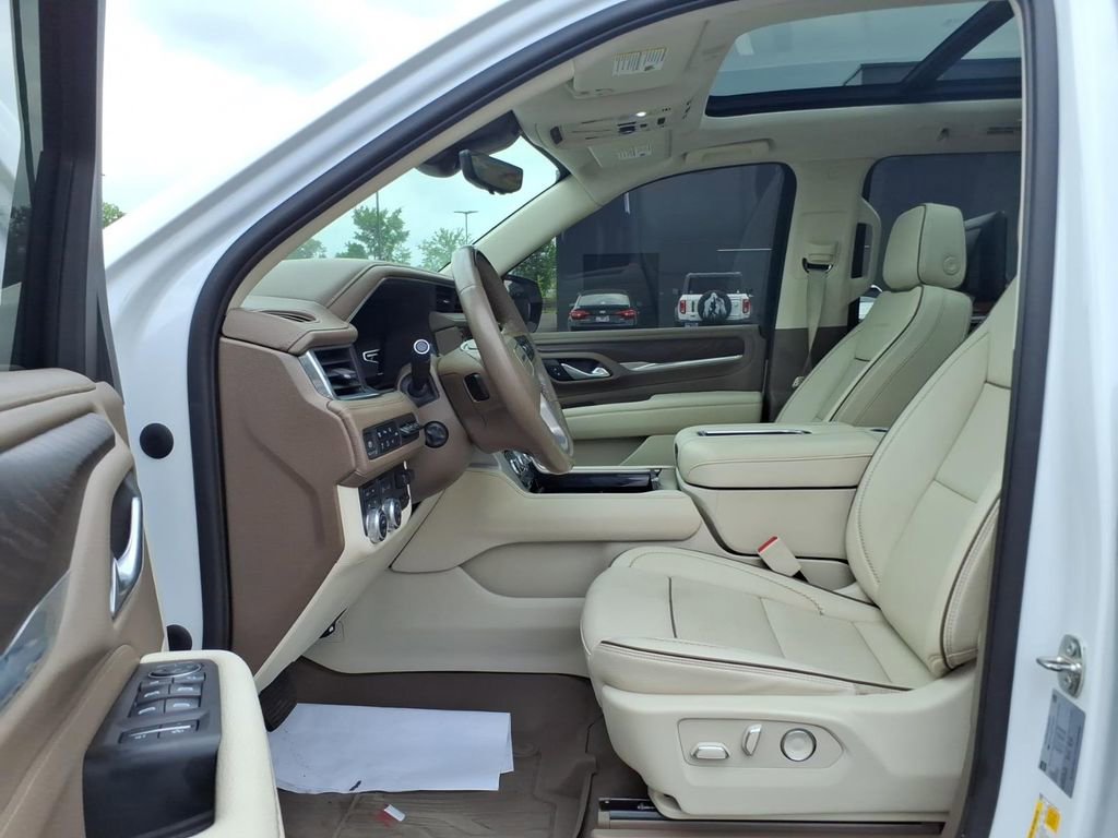 Used 2023 GMC Yukon XL Denali w/ Denali Reserve Package AWD/4WD image 18