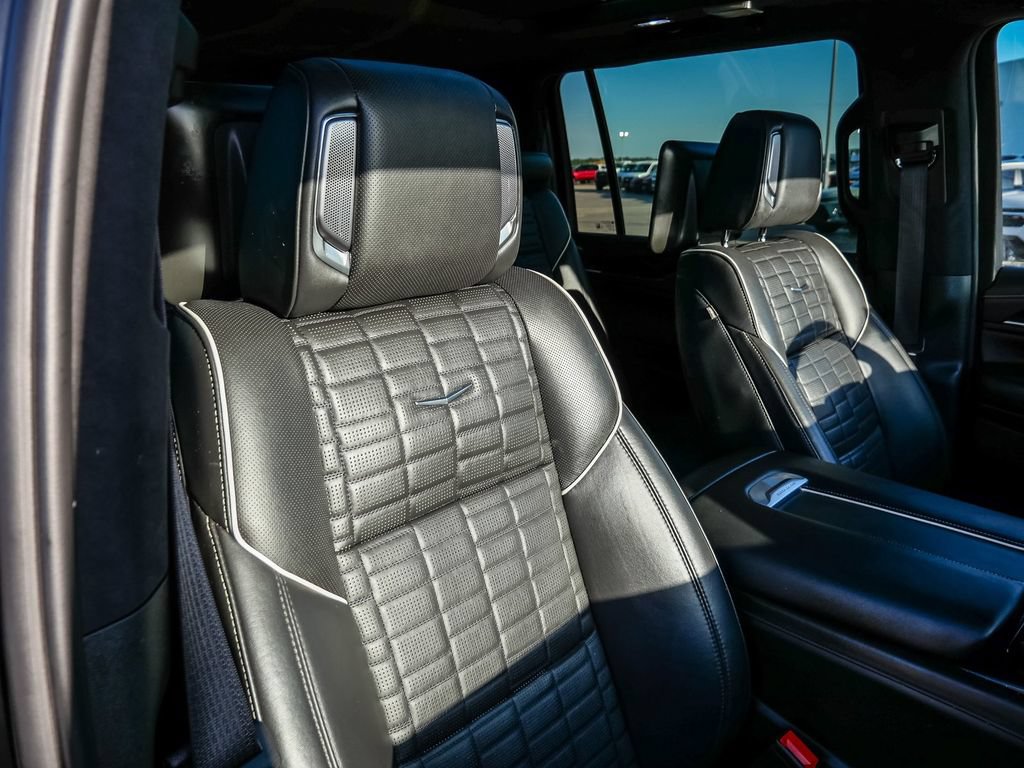 Used 2023 Cadillac Escalade ESV V w/ LPO, ONYX Package AWD/4WD image 20