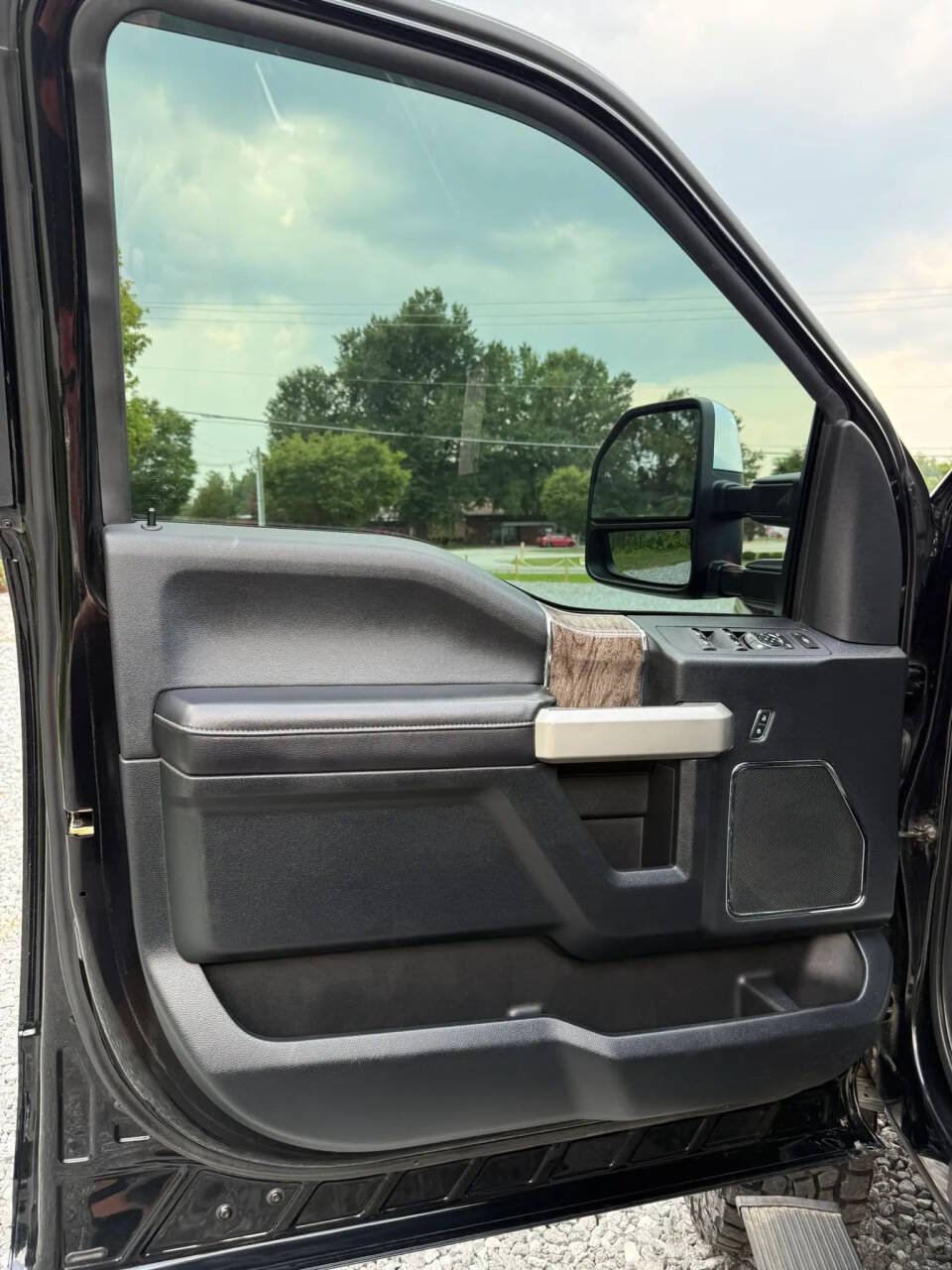 Used 2017 Ford F350 Lariat w/ Chrome Package AWD/4WD image 17