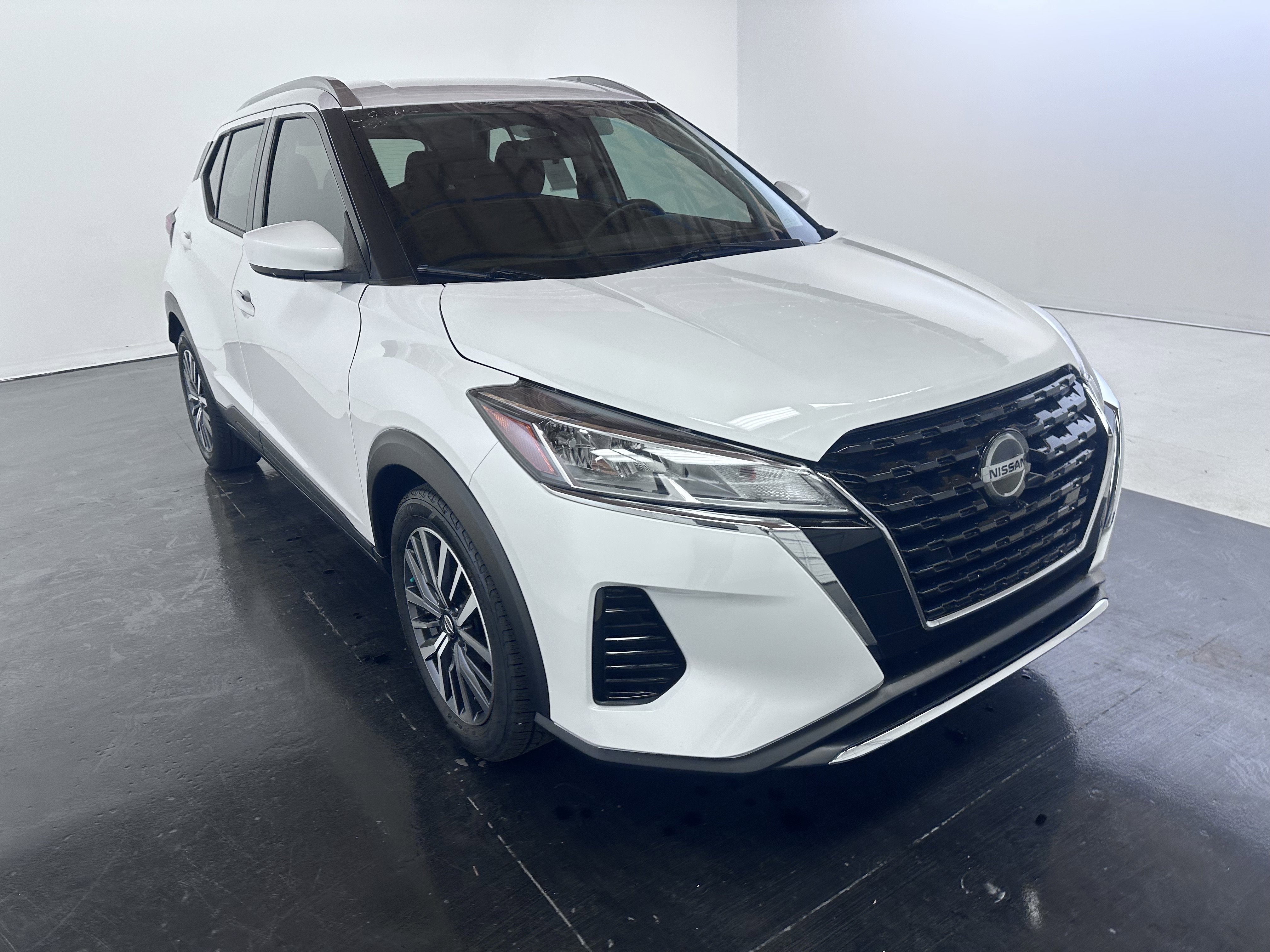 Used 2021 Nissan Kicks SV image 4
