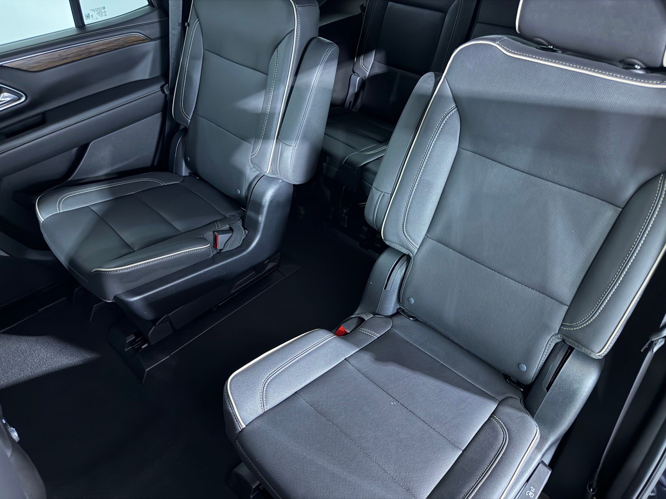 Used 2023 Chevrolet Tahoe Premier AWD/4WD image 29