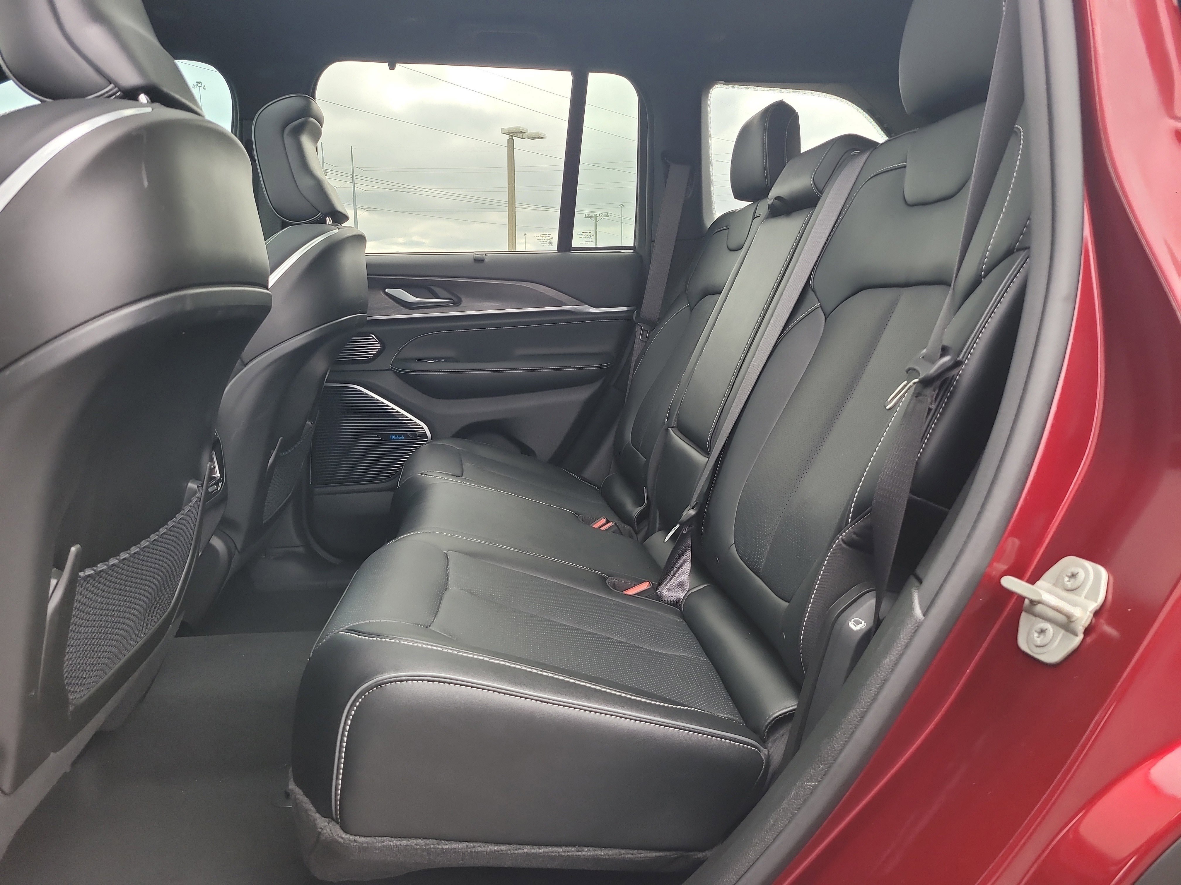 Used 2023 Jeep Grand Cherokee Overland w/ Luxury Tech Group IV image 11