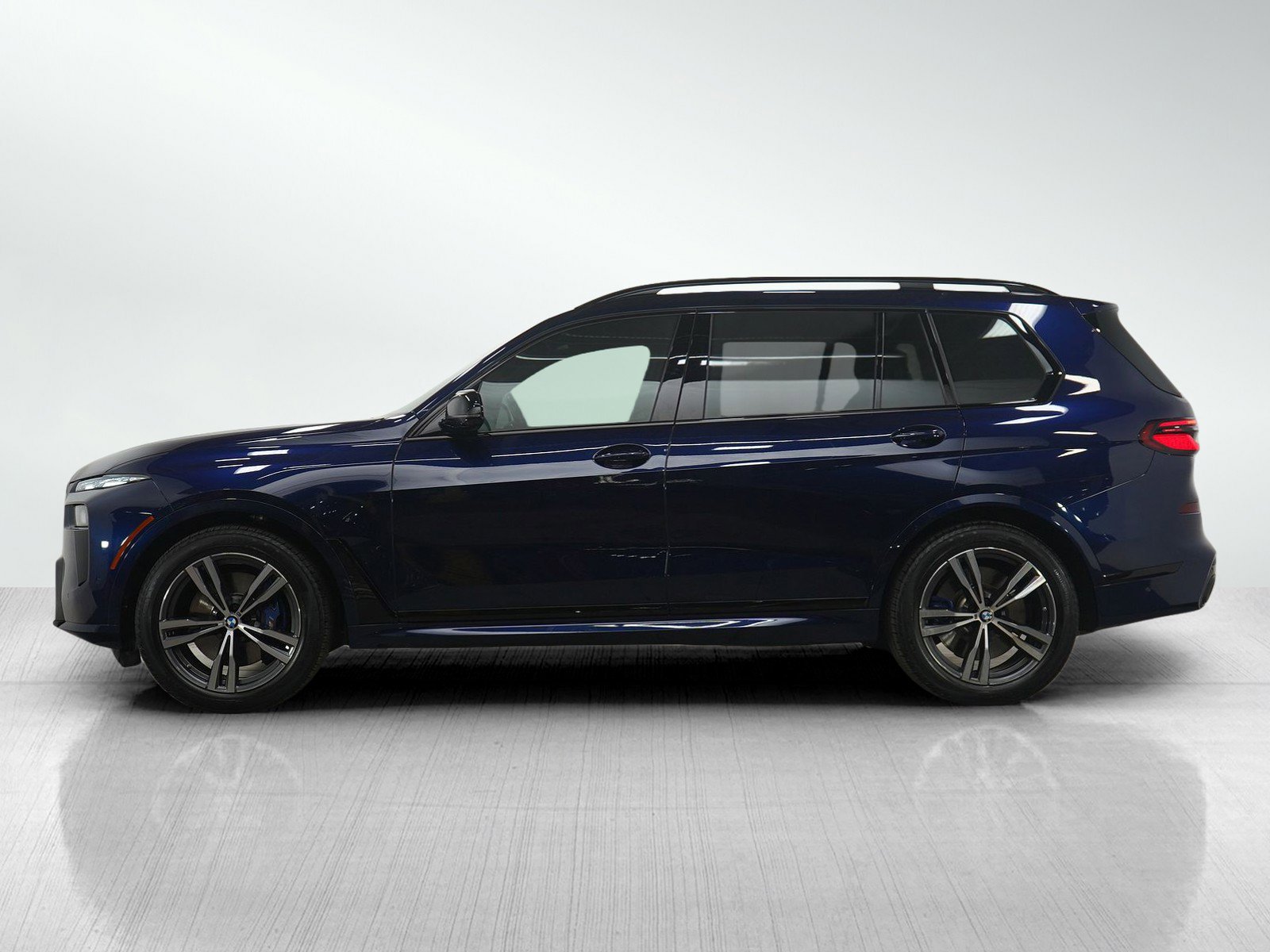 Used 2024 BMW X7 M60i w/ Climate Comfort Package image 2