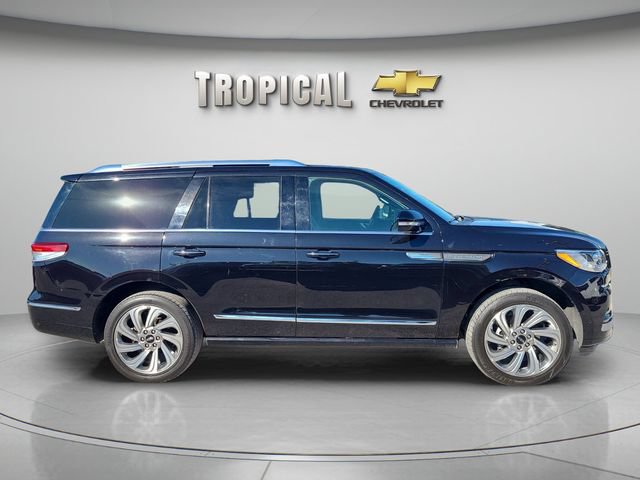 Used 2024 Lincoln Navigator Premiere AWD/4WD image 6