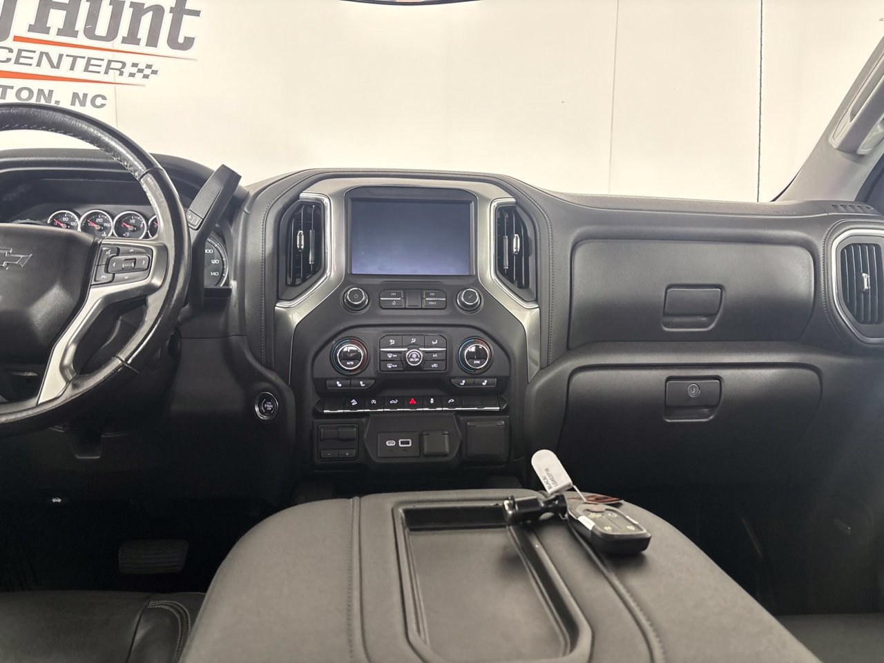 Used 2020 Chevrolet Silverado 1500 LT Trail Boss w/ Midnight Edition AWD/4WD image 25