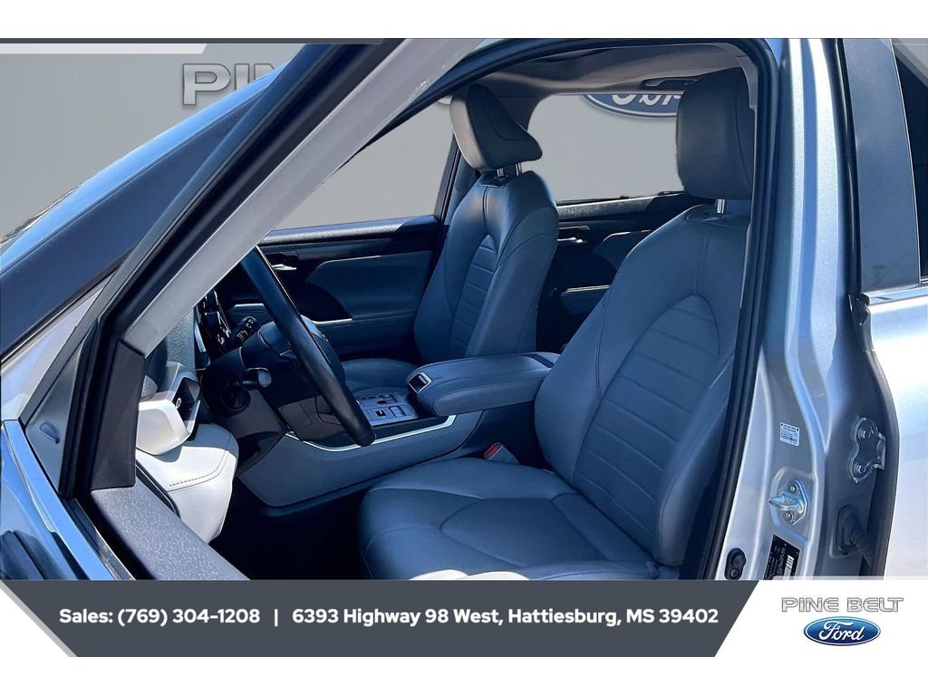 Used 2024 Toyota Highlander XLE AWD/4WD image 18