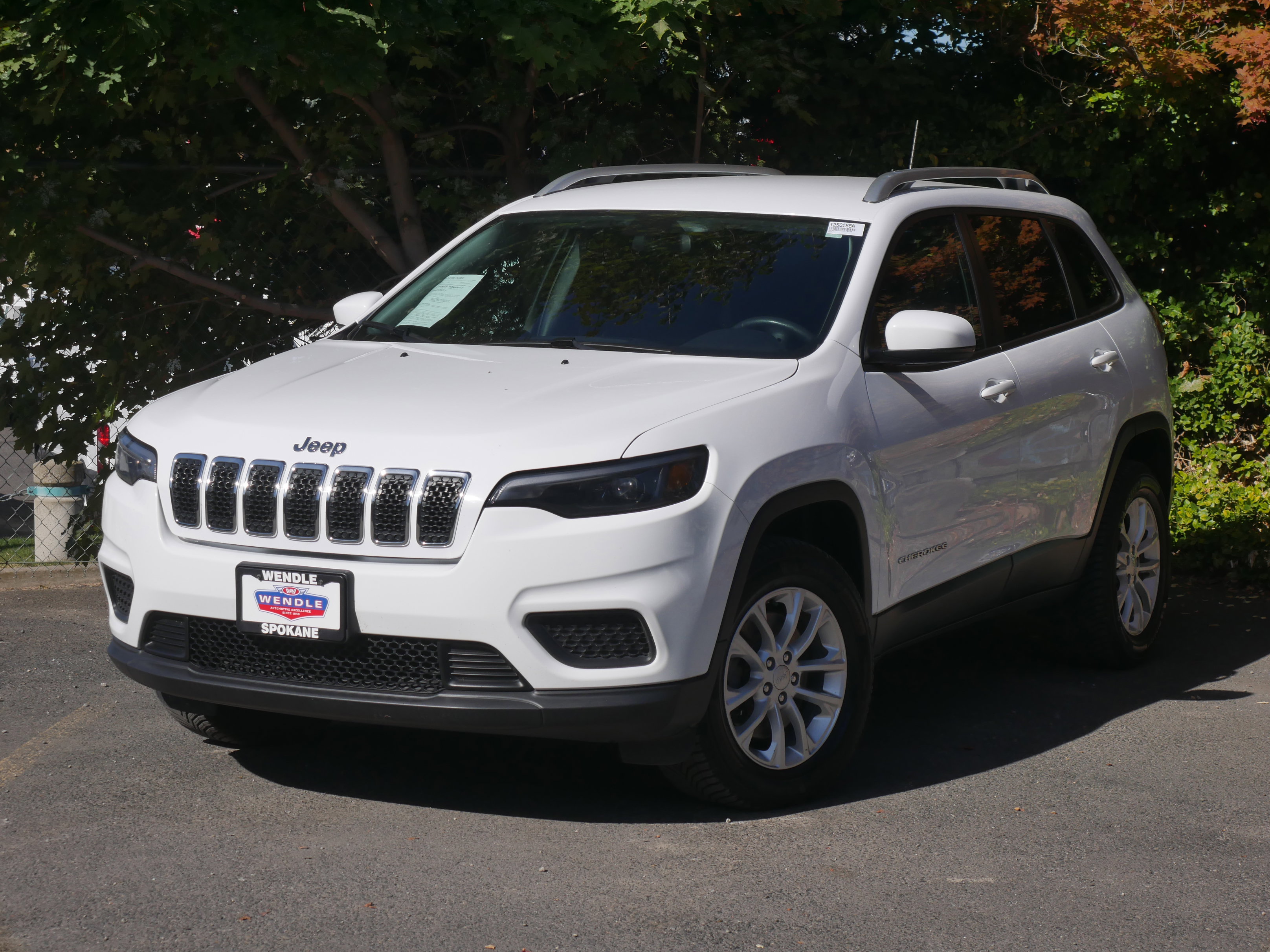Used 2020 Jeep Cherokee Latitude image 2