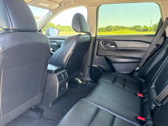 Used 2025 Nissan Rogue SL AWD/4WD image 22