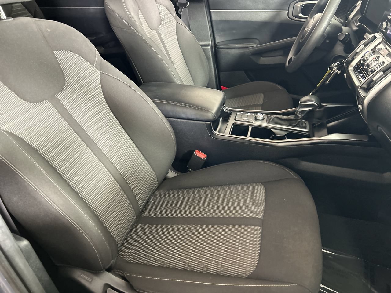 Used 2022 Kia Sorento LX FWD image 26