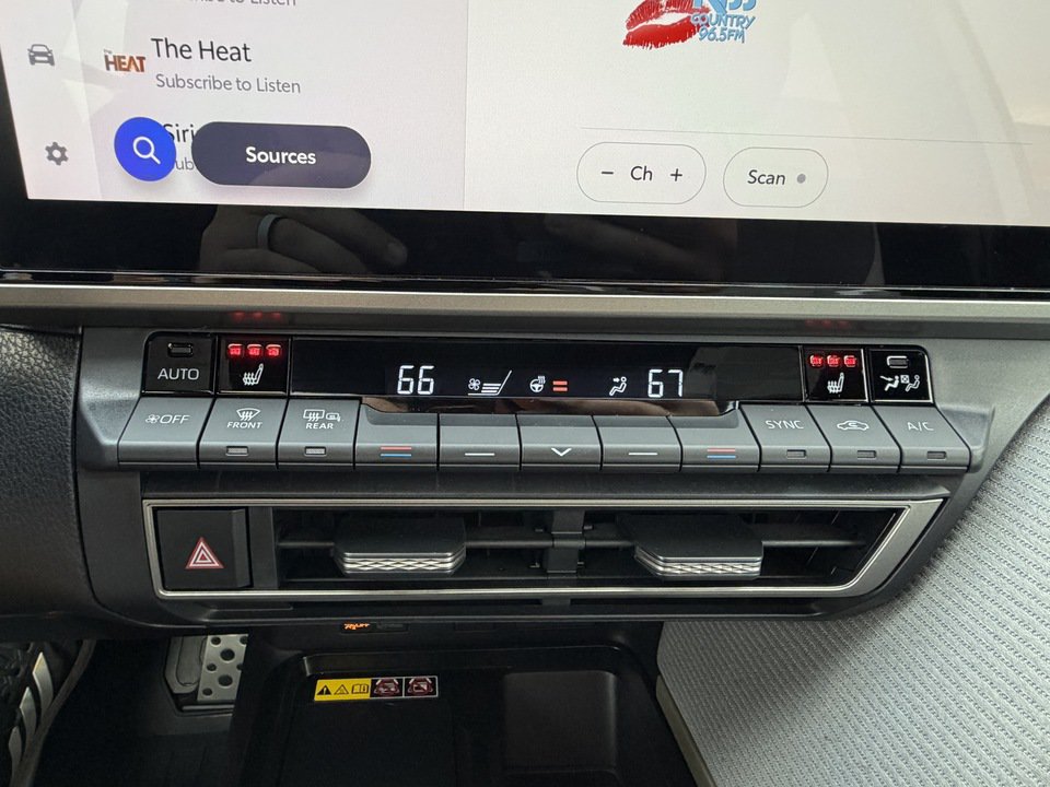 Used 2026 Toyota Camry SE w/ Multimedia Upgrade Package AWD/4WD image 18