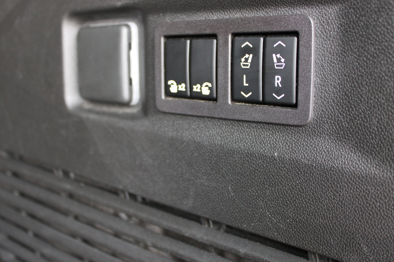 Used 2023 GMC Yukon Denali image 9