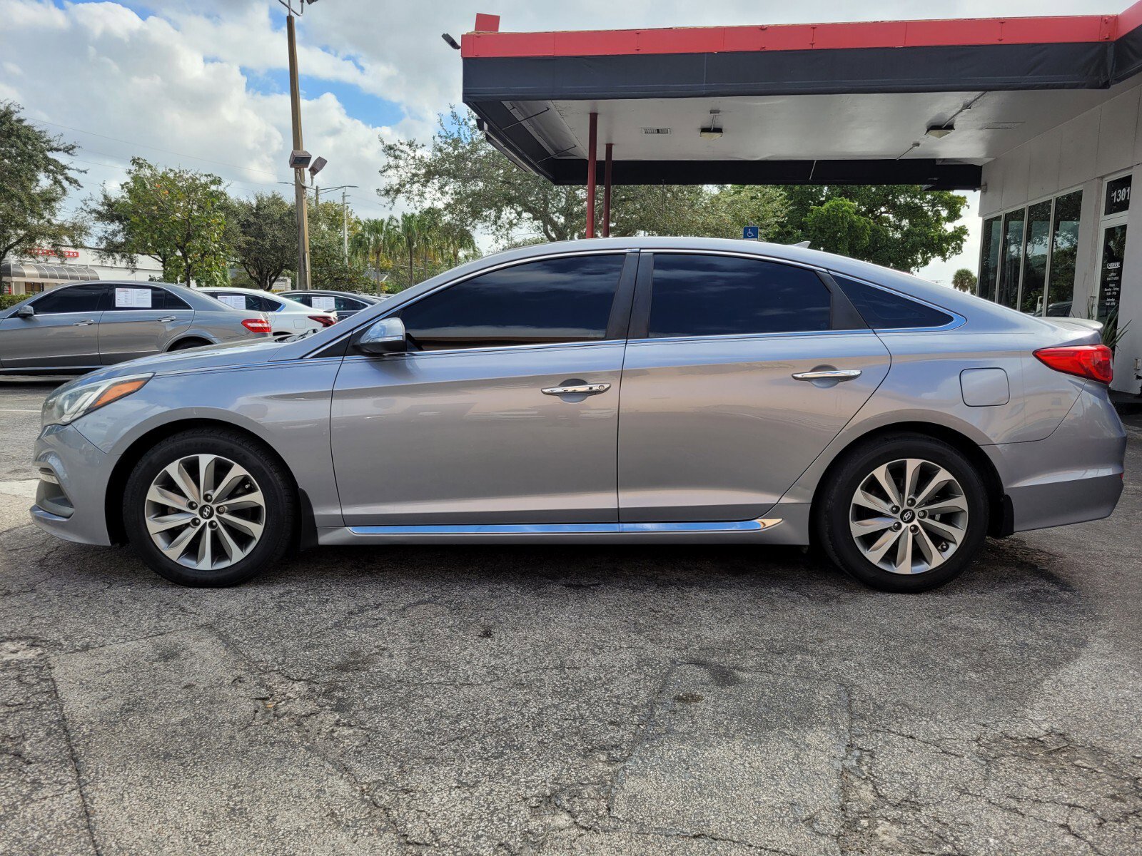 Used 2015 Hyundai Sonata Sport w/ Option Group 03 image 3