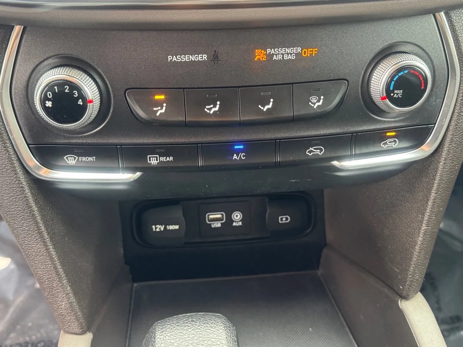 Used 2020 Hyundai Santa Fe SE AWD/4WD image 26