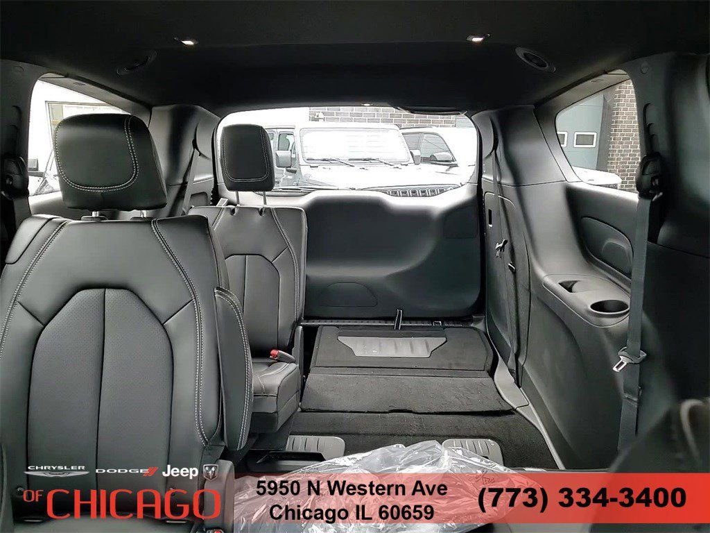 New 2025 Chrysler Pacifica Select AWD/4WD image 23