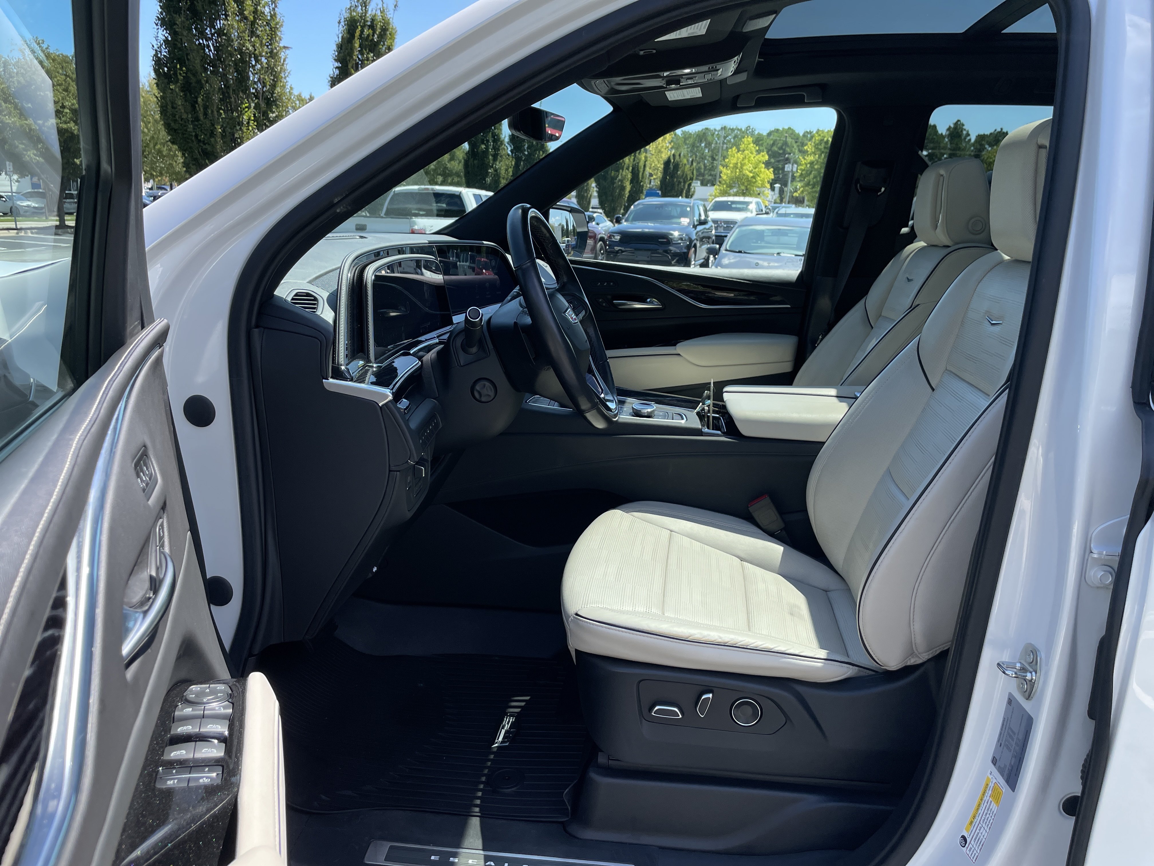 Used 2021 Cadillac Escalade Sport w/ Driver Assist Tech Package AWD/4WD image 15