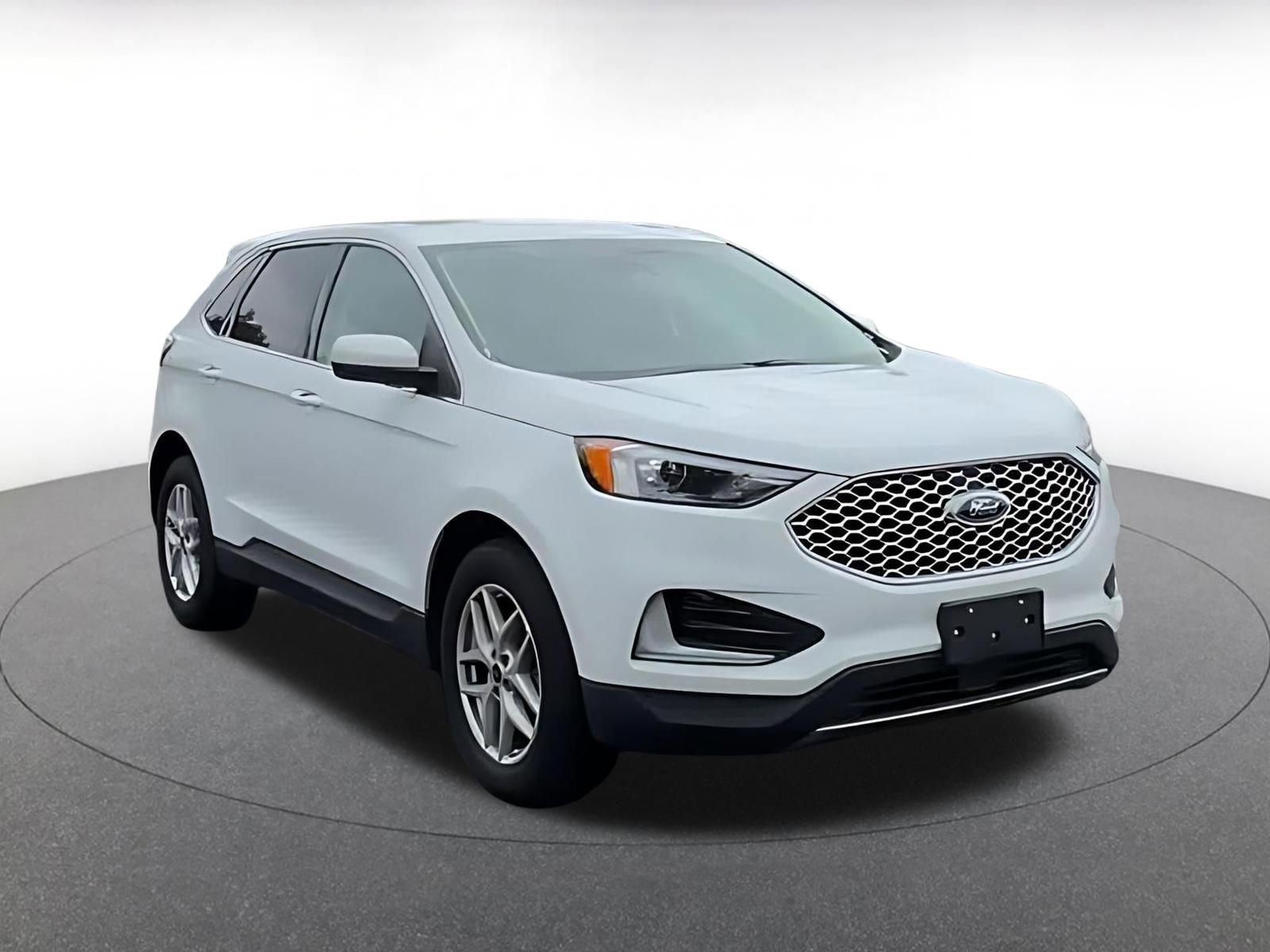 Used 2024 Ford Edge SEL image 3