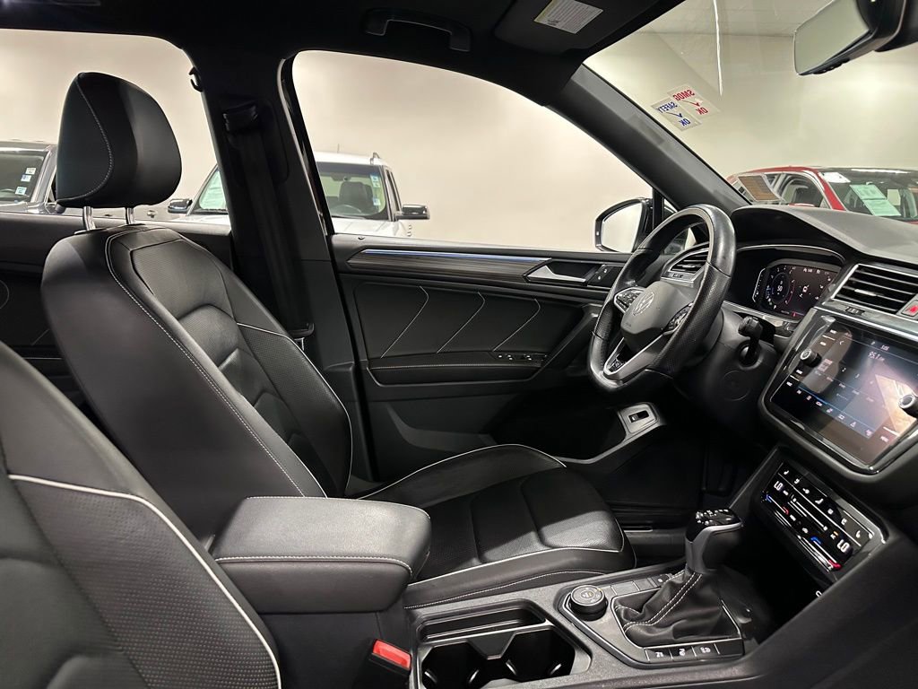 Used 2022 Volkswagen Tiguan SEL R-Line AWD/4WD image 32