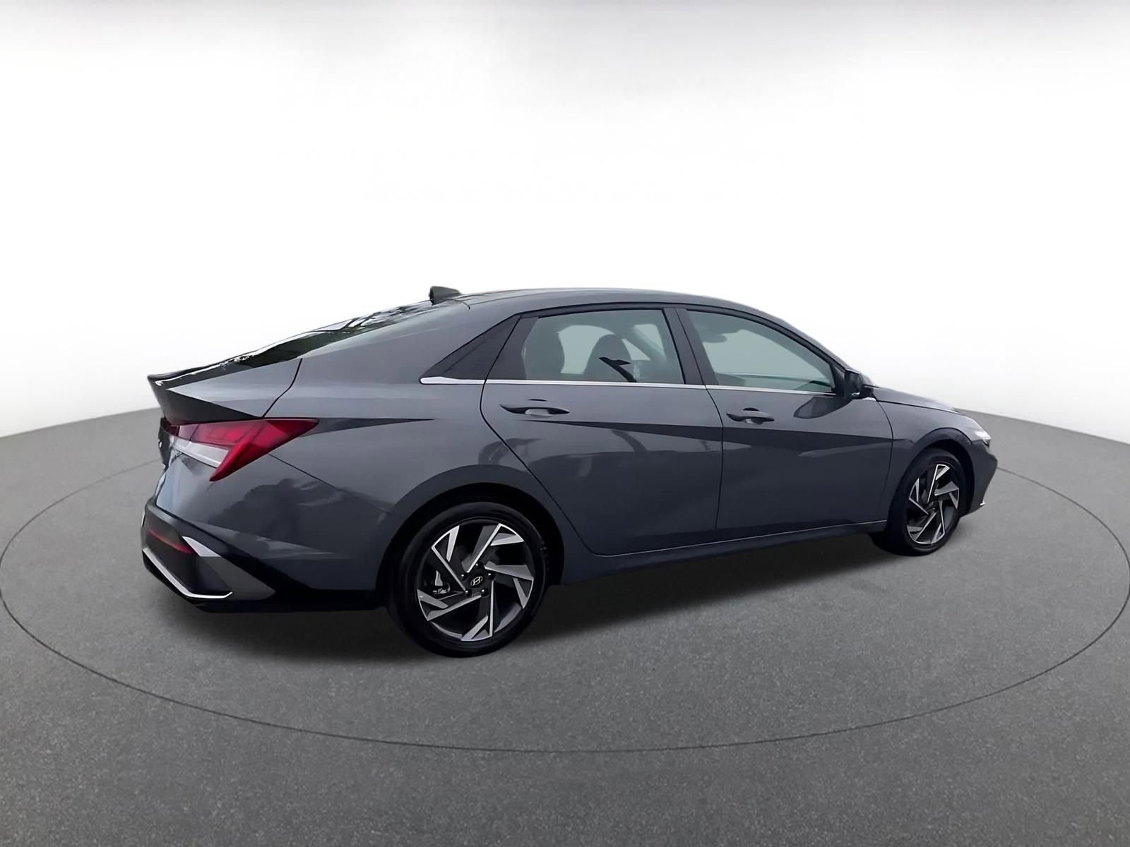 Used 2025 Hyundai Elantra Limited FWD image 14