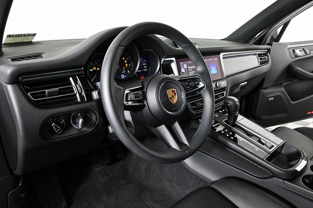 Used 2025 Porsche Macan image 4