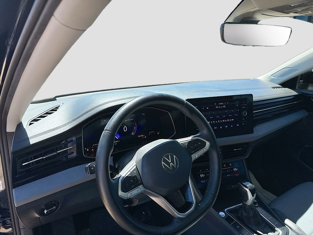 Used 2025 Volkswagen Jetta SE FWD image 11