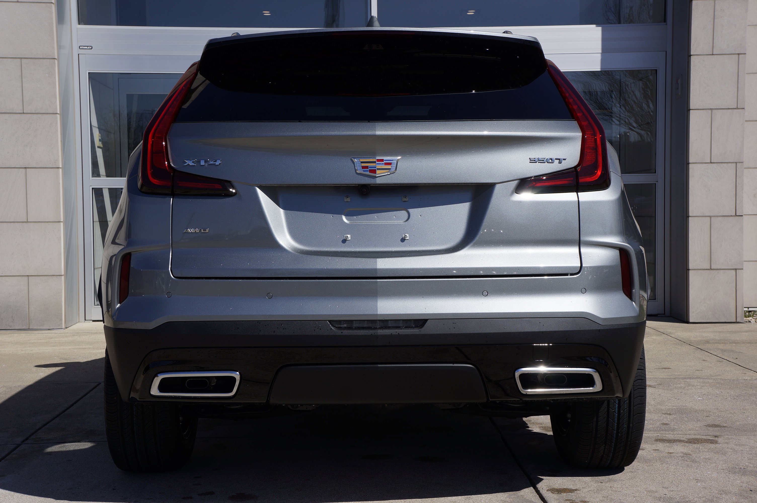 Used 2025 Cadillac XT4 Premium Luxury image 7