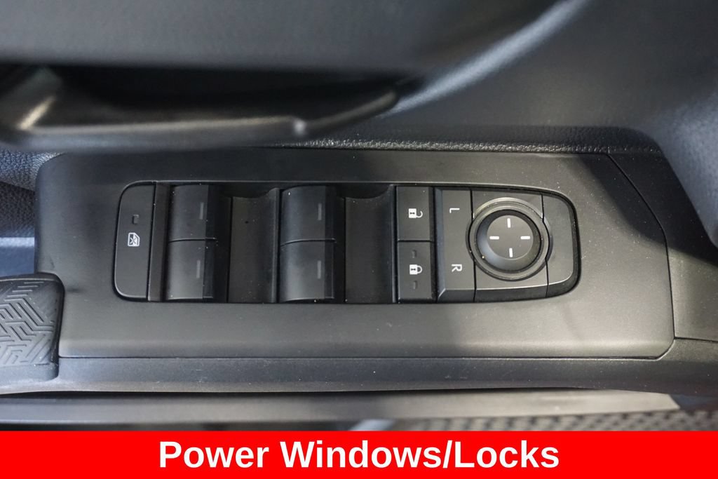 Used 2025 Toyota Tacoma SR5 AWD/4WD image 5