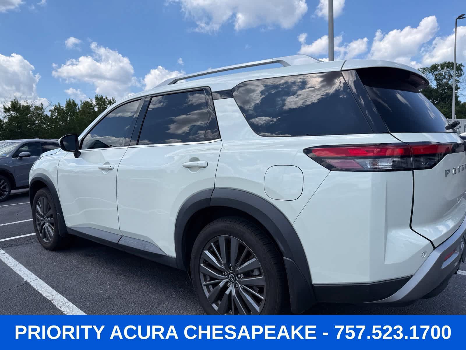 Used 2022 Nissan Pathfinder SL w/ SL Premium Package FWD image 3