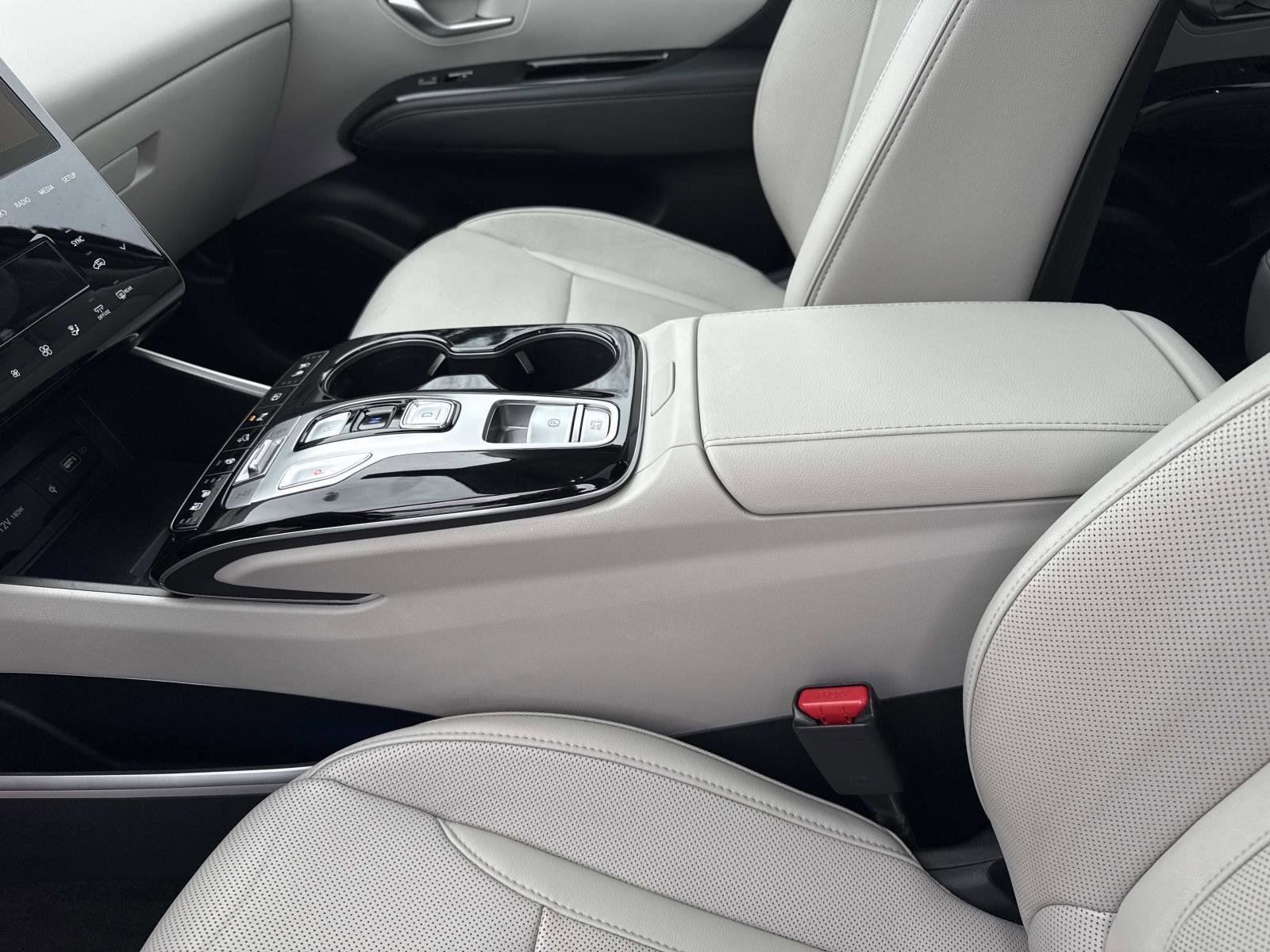 Used 2023 Hyundai Tucson Limited w/ Cargo Package image 15