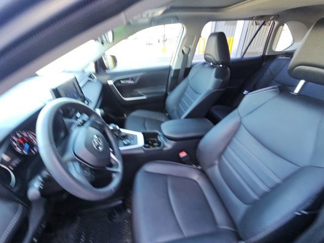 Used 2022 Toyota RAV4 XLE Premium image 14
