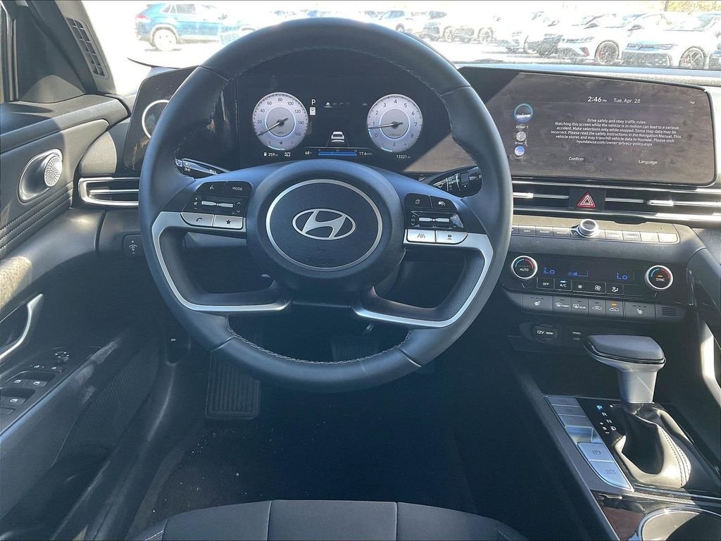 Used 2025 Hyundai Elantra SEL FWD image 17