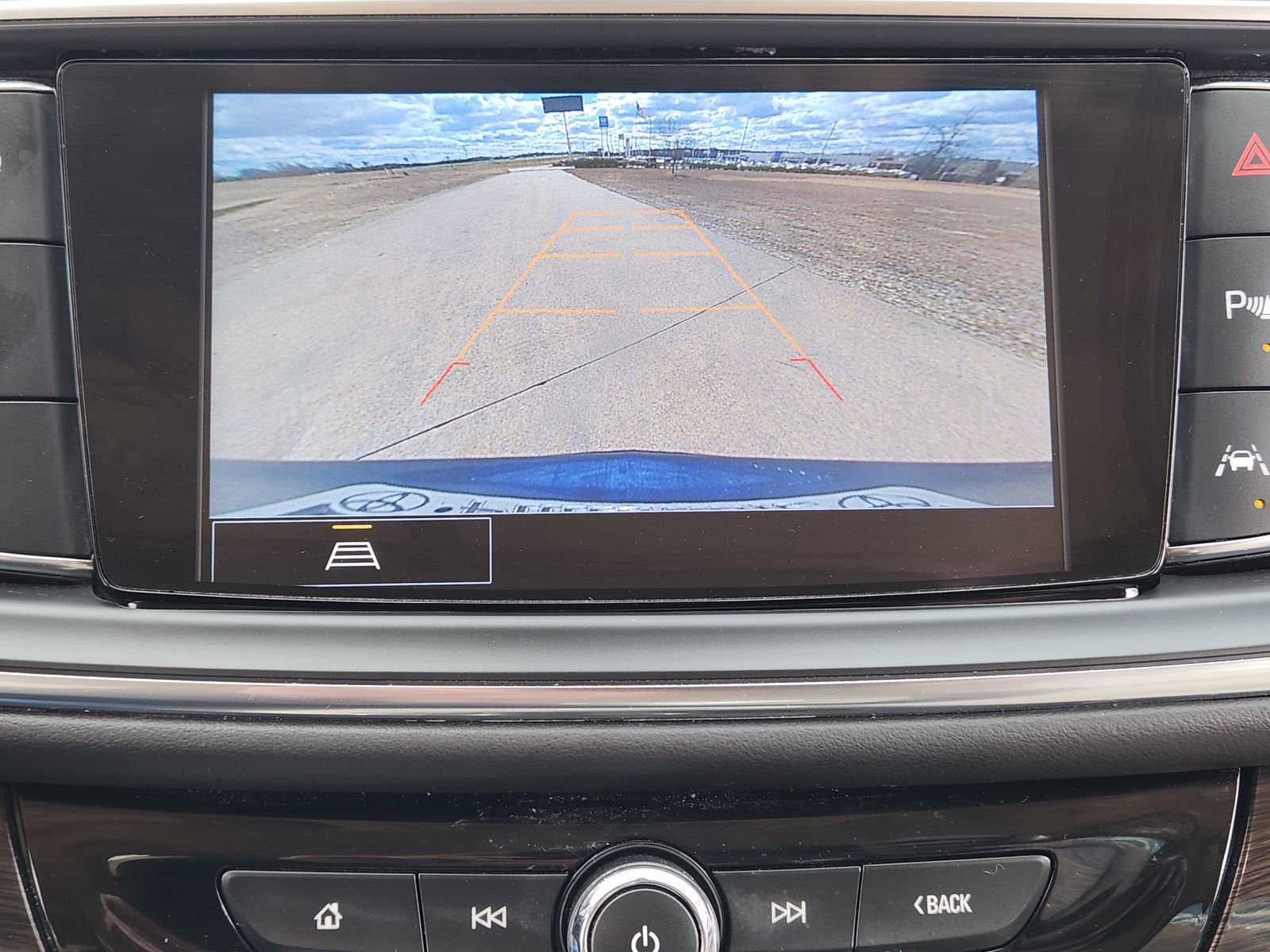 Used 2024 Buick Enclave Essence image 22