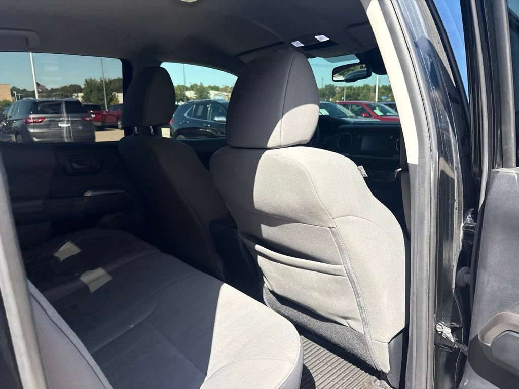Used 2018 Toyota Tacoma SR5 AWD/4WD image 28