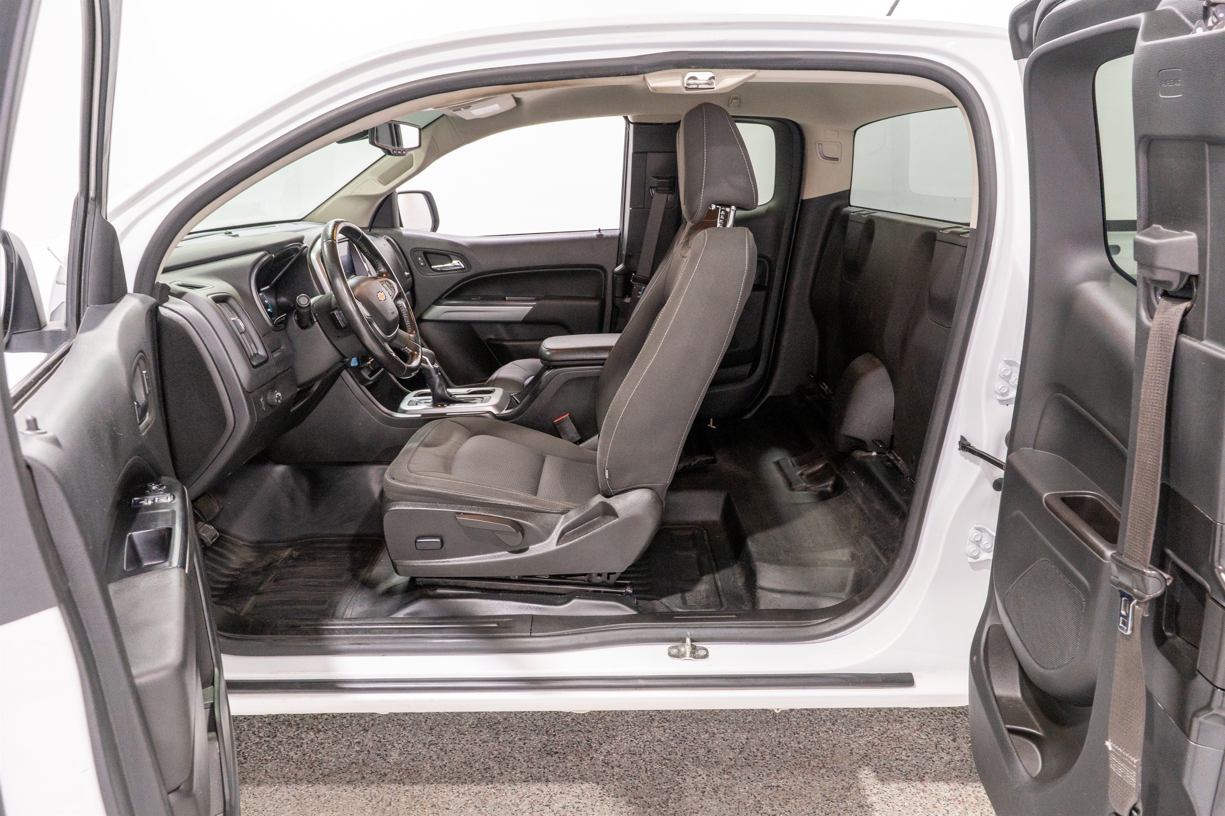Used 2022 Chevrolet Colorado LT w/ Fleet Safety Package RWD image 12