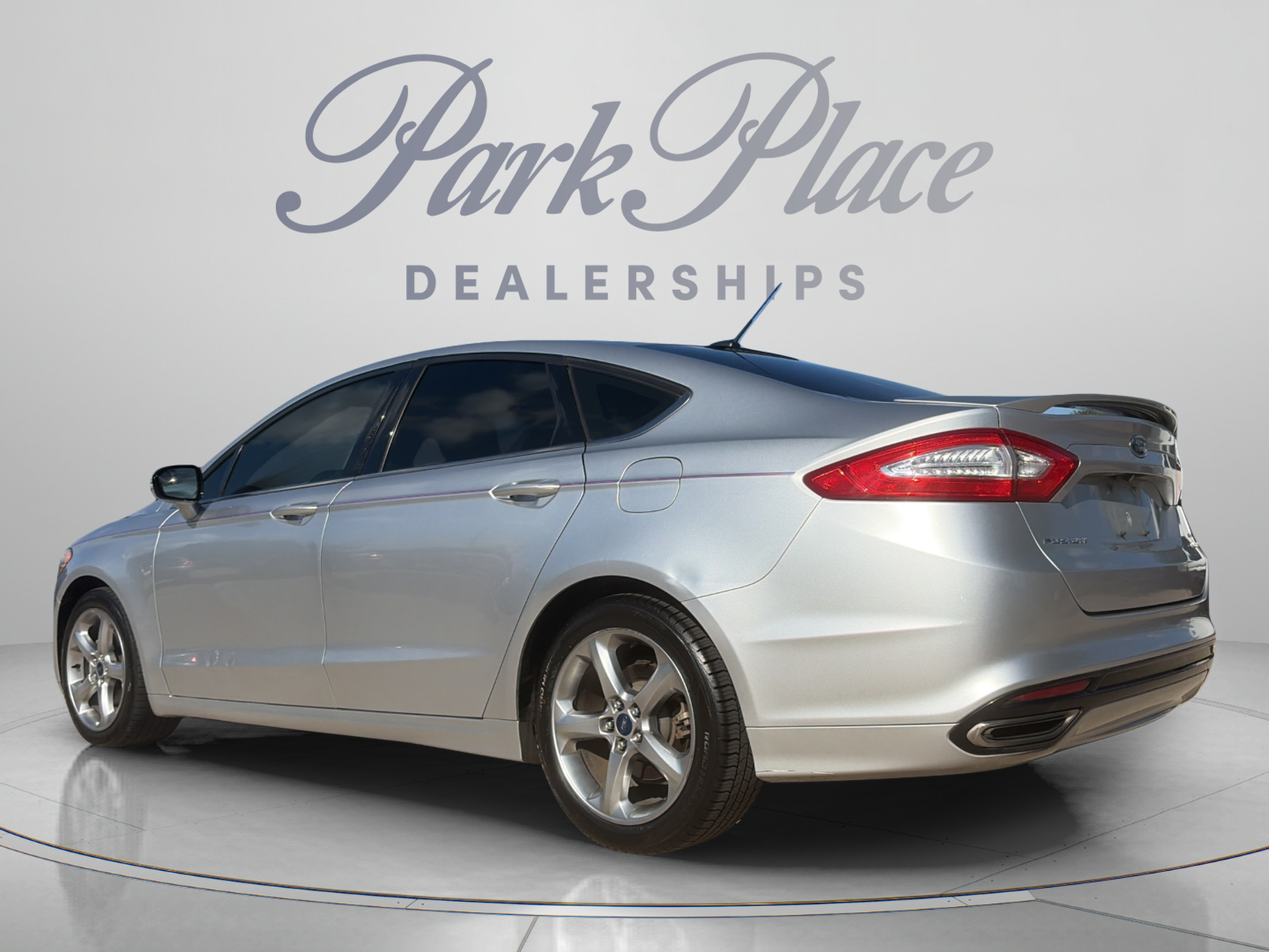 Used 2014 Ford Fusion SE FWD image 3