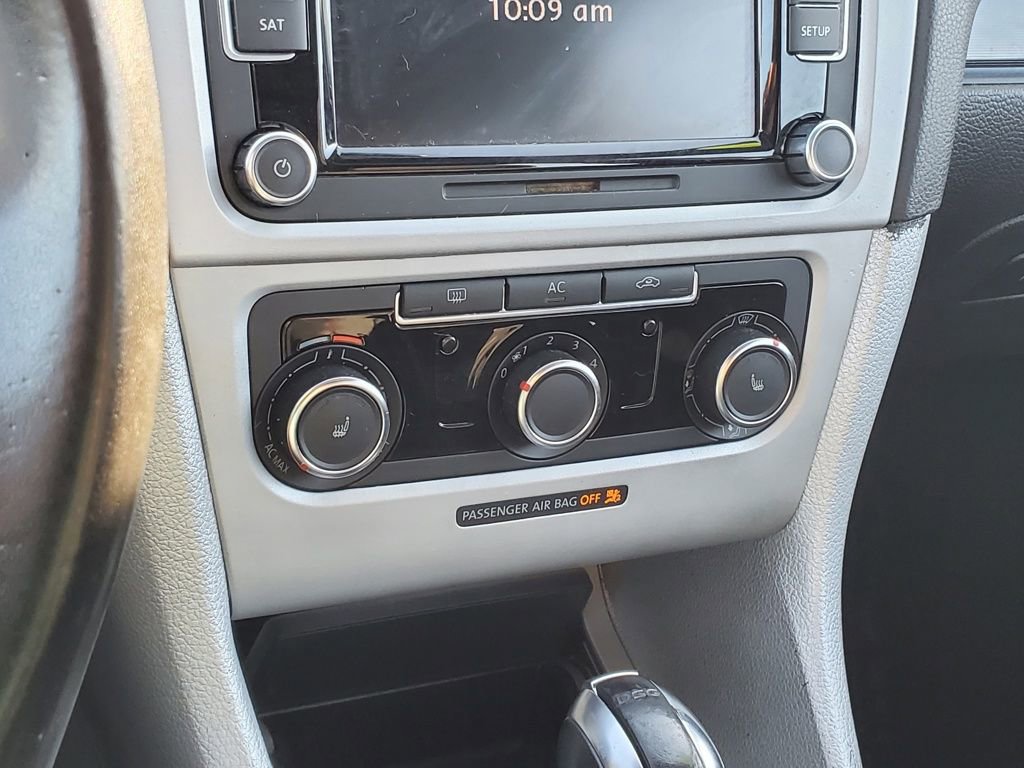 Used 2012 Volkswagen Golf 2-Door image 23