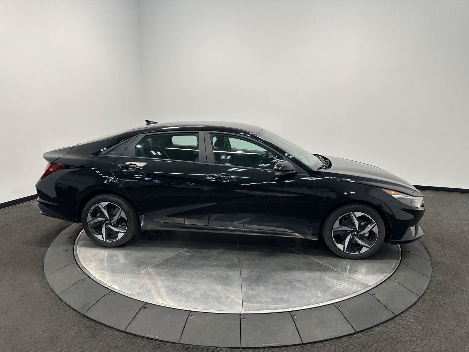 Certified 2023 Hyundai Elantra SEL w/ Convenience Package FWD image 8
